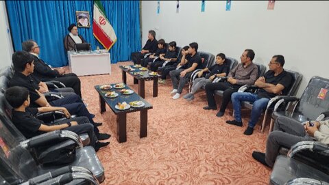 تصاویر/ دیدار گروه همخوانی انصارالحسین ع با امام جمعه جم