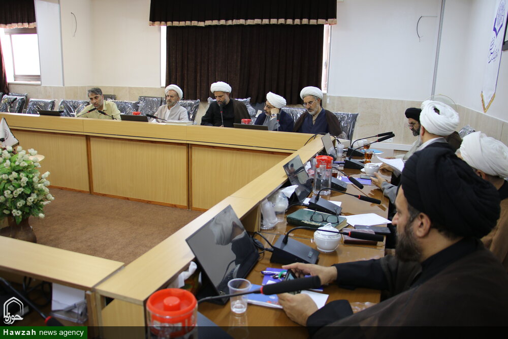 تصاویر|نشست اعضای دبیرخانه حوزه پیشرو اصفهان با اعضای پیشنهادی  کارگروه فلسفه و امتداد اجتماعی