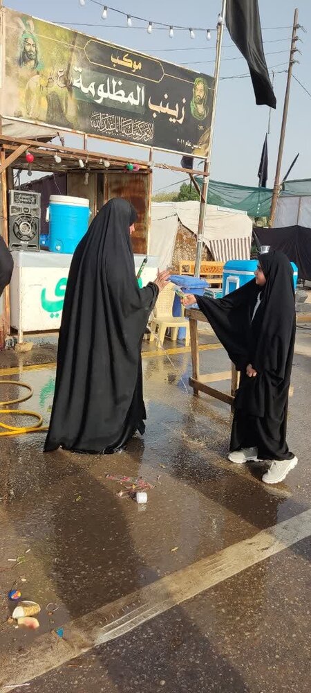 اهدای بسته های فرهنگی به کودکان عراقی اربعین حسینی 1404