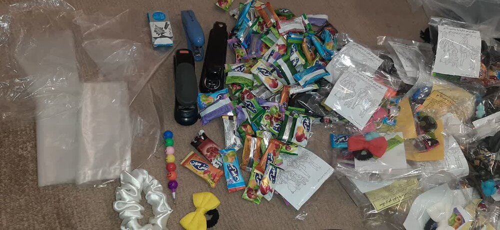 اهدای بسته های فرهنگی به کودکان عراقی اربعین ۱۴۰۴