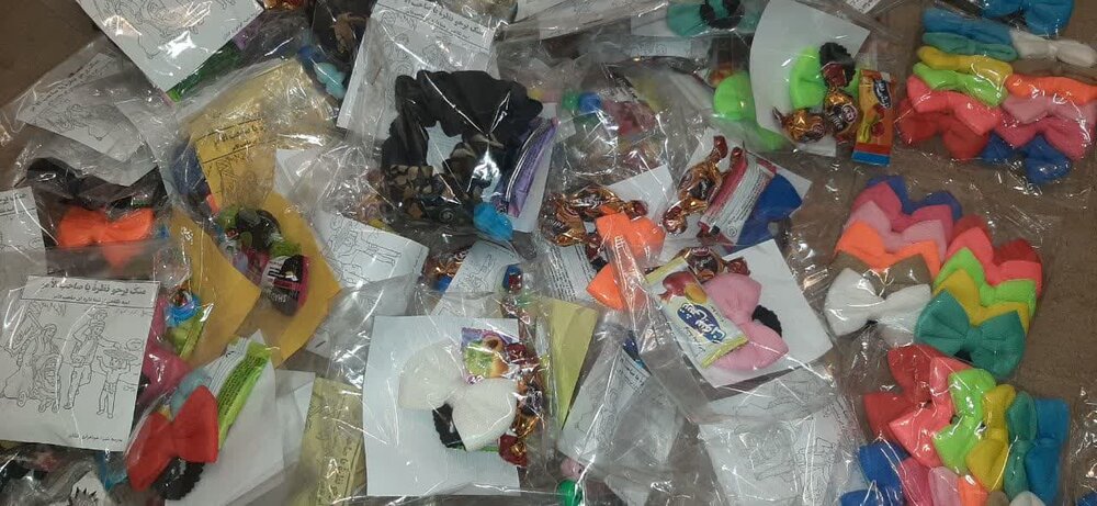 اهدای بسته های فرهنگی به کودکان عراقی اربعین حسینی 1404