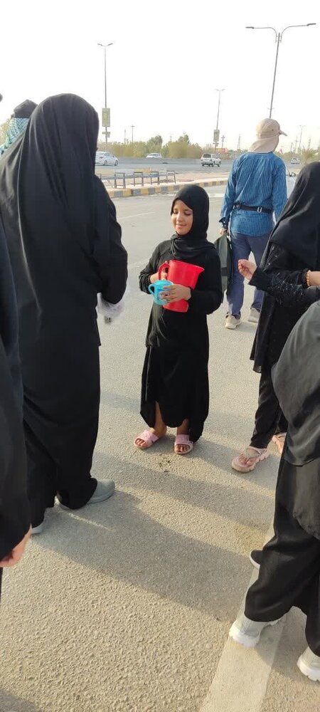 اهدای بسته های فرهنگی به کودکان عراقی اربعین حسینی 1404