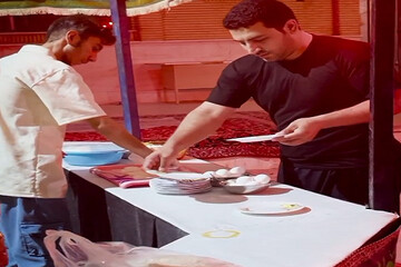 موکب علمدار شهرک حافظیه کرمانشاه میزبان زائران اربعین حسینی(ع) شد+ عکس