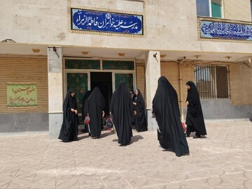 مدرسه علمیه فاطمه‌الزهرا(س) دالاهو میزبان زائران پیاده‌رو تبریزی شد+تصاویر