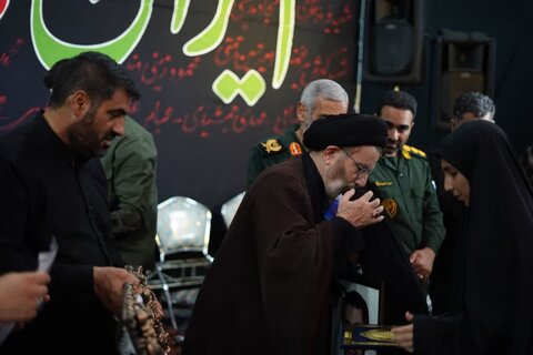 تصاویر مراسم یادبود اربعین شهدای جنگ تحمیلی ۱۲ روزه بد حضور نماینده ولی فقیه در استان لرستان