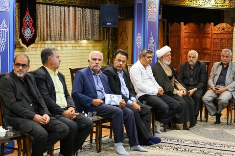 تصاویر | دیدار جمعی از مدیران و مسئولان استان با نماینده ولی فقیه در آذربایجان شرقی