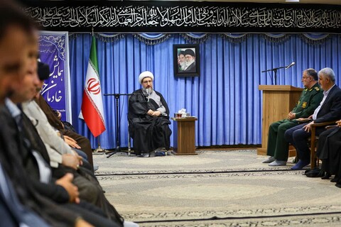 تصاویر | دیدار جمعی از مدیران و مسئولان استان با نماینده ولی فقیه در آذربایجان شرقی