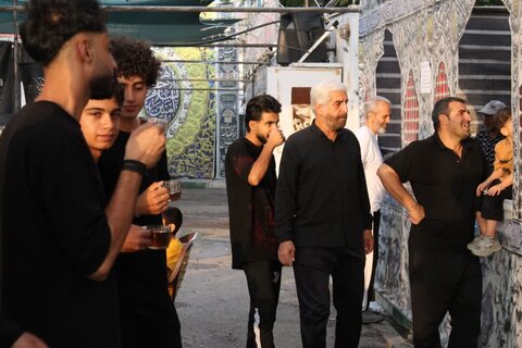 تصاویر خدمت رسانی به زائران حسینی در  بزرگترین موکب مردمی کشور امام خامنه ای در گذرگاه اربعین خرم آباد