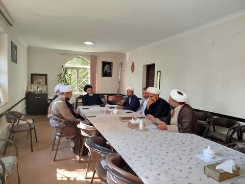 تصاویر/جلسه شورای معاونین حوزه علمیه همدان برگزار شد.