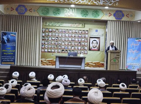 تصاویر/ نشسست تبیین ائمه جماعات شهرستان ارومیه با موضوع تحلیل جنگ 12 روزه