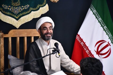 تصاویر/ سلسله نشست های تفسیر قرآن کریم در خوی