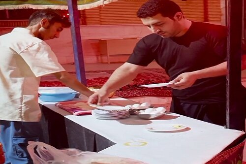 موکب علمدار شهرک حافظیه کرمانشاه میزبان زائران اربعین حسینی(ع) شد+ عکس