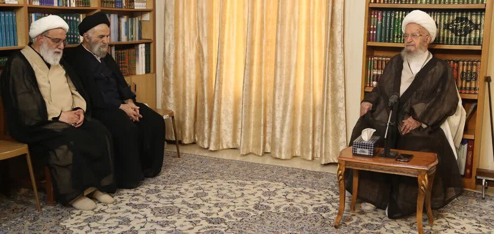 آية الله العظمى مكارم الشيرازي يُشدد على ضرورة الحفاظ على التقاليد الأصيلة للحوزة مع مراعاة مستجدات العصر