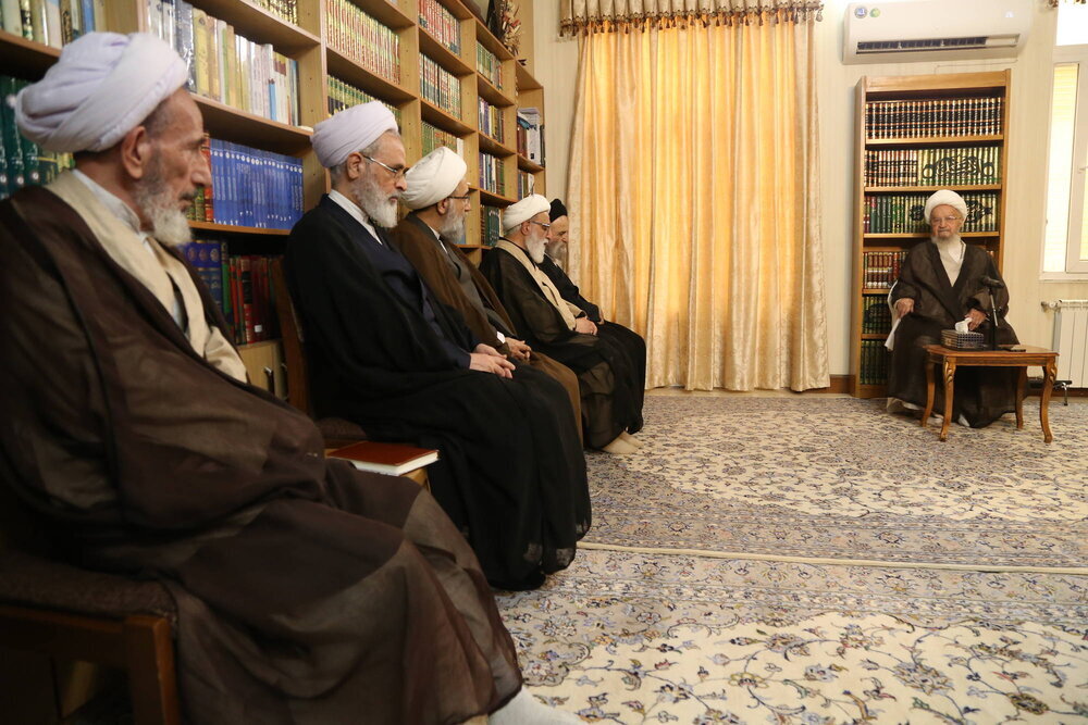 آية الله العظمى مكارم الشيرازي يُشدد على ضرورة الحفاظ على التقاليد الأصيلة للحوزة مع مراعاة مستجدات العصر