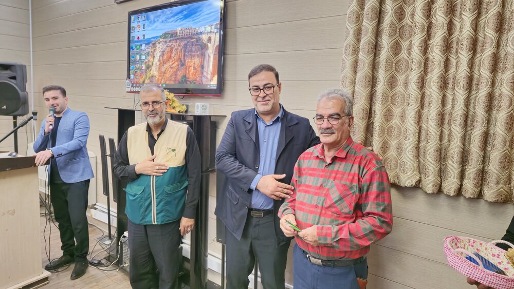 تجلیل کانون‌های خدمت رضوی آران وبیدگل از خبرنگاران