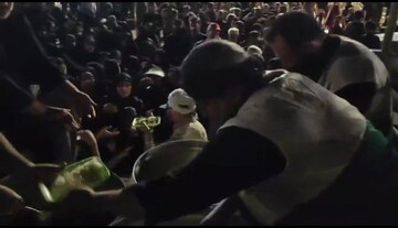 فیلم| خدمات رسانی موکب خادمیاران رضوی در مرز مهران