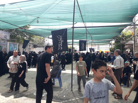 تصاویر از حضور زائران اربعین حسینی در موکب اعظم امام خامنه ای