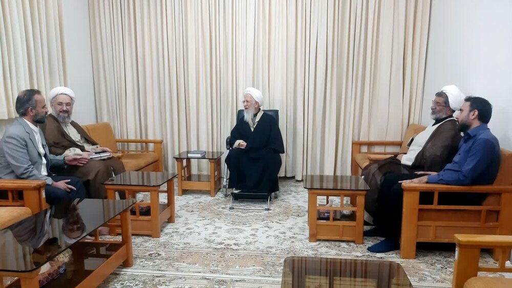 فلسفه اسلامی با حفظ ارتباط با فلسفه غرب نقد و تحلیل شود