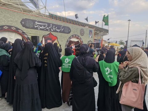 تصاویر/ استمرار تردد زوار کشورهای آذربایجان و گرجستان از مرز بازرگان