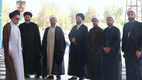 تصاویر/ مزار شهدای خبرنگار به دست مسئولین حوزه علمیه استان یزد غبار روبی و عطرافشانی شد