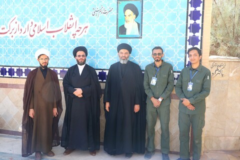 تصاویر/ مزار شهدای خبرنگار به دست مسئولین حوزه علمیه استان یزد غبار روبی و عطرافشانی شد