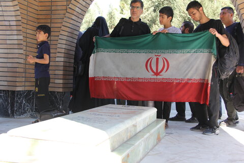 تصاویر/تجدید بیعت خادمین موکب سنگرسازان بی سنگر حسینی استان مرکزی با شهدا