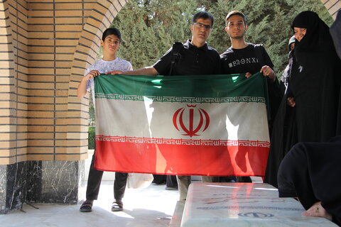 تصاویر/تجدید بیعت خادمین موکب سنگرسازان بی سنگر حسینی استان مرکزی با شهدا