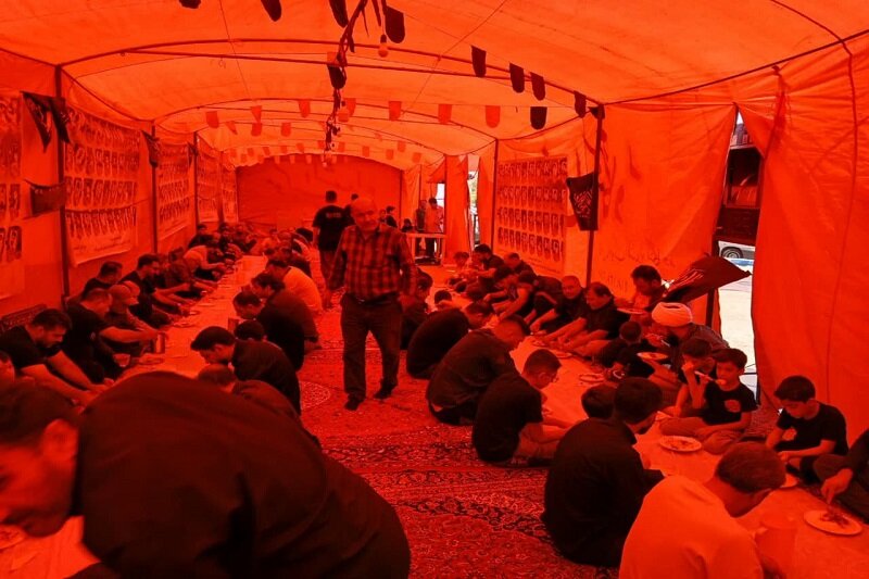 خدمت رسانی موکب الشهداء کنگاور به زائران اربعین حسینی(ع)+تصاویر