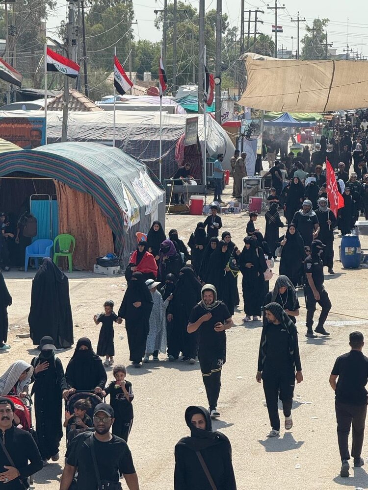 بالصور.. بدء توافد الزائرين من المحافظات الجنوبية إلى كربلاء المقدسة مروراً بالديوانية