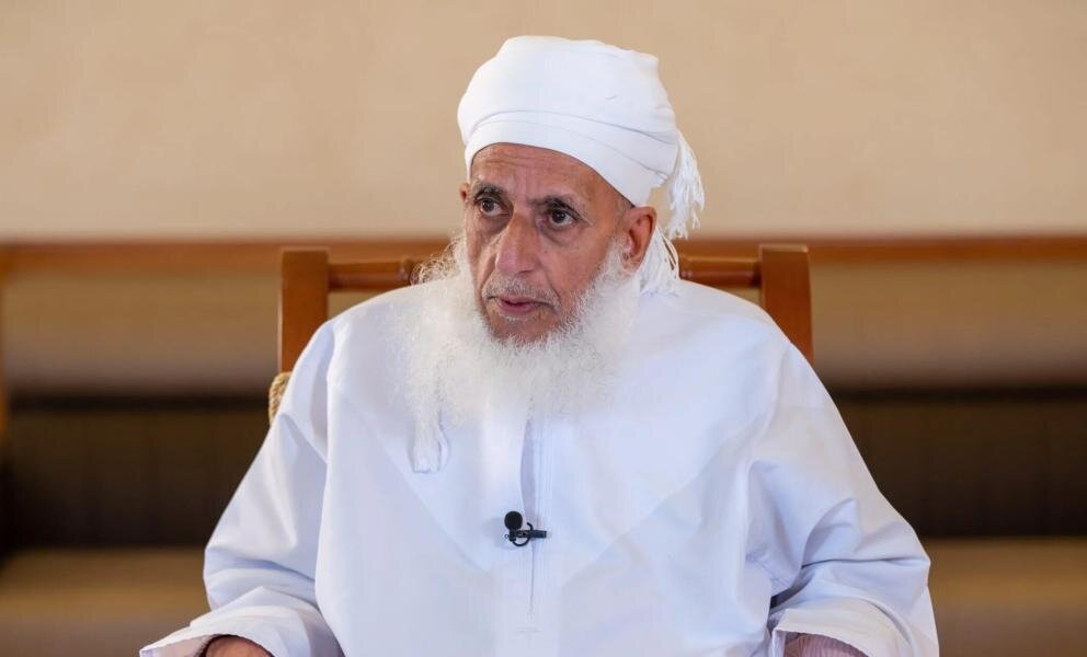مفتي عُمان يستنكر دعوات نزع سلاح المقاومة في غزة