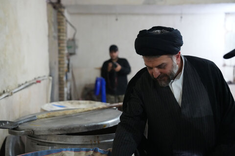 بازدید مدیر حوزه علمیه خوزستان از پایانه مرزی چذابه و همراهی با زائران اربعین