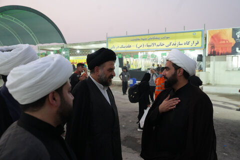 بازدید مدیر حوزه علمیه خوزستان از پایانه مرزی چذابه و همراهی با زائران اربعین