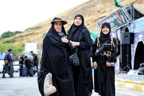 تصاویر/ تردد زائرین از مرز تمرچین