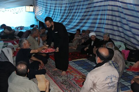 تصاویر/بازدید رئیس ستاد عتبات عالیات سازمان جهاد کشاورزی استان مرکزی از موکب "سنگرسازان بی‌سنگر حسینی"