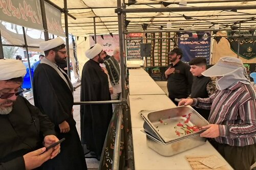 بازدید امام جمعه گیلان‌غرب از مواکب خدمت‌رسان در مرز خسروی+عکس