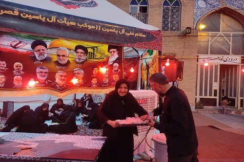 خدمت‌رسانی شبانه‌روزی خادمان موکب سیدالشهدا(ع) در قصرشیرین به زائران اربعین ادامه دارد