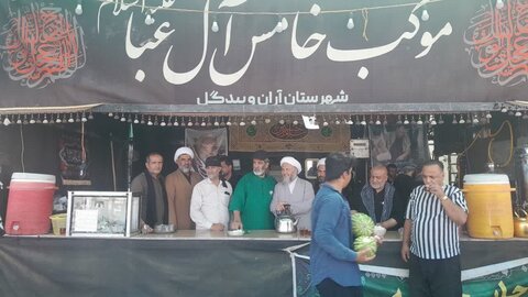 تصاویر/ حضورامام جمعه آران وبیدگل در موکب های کربلا