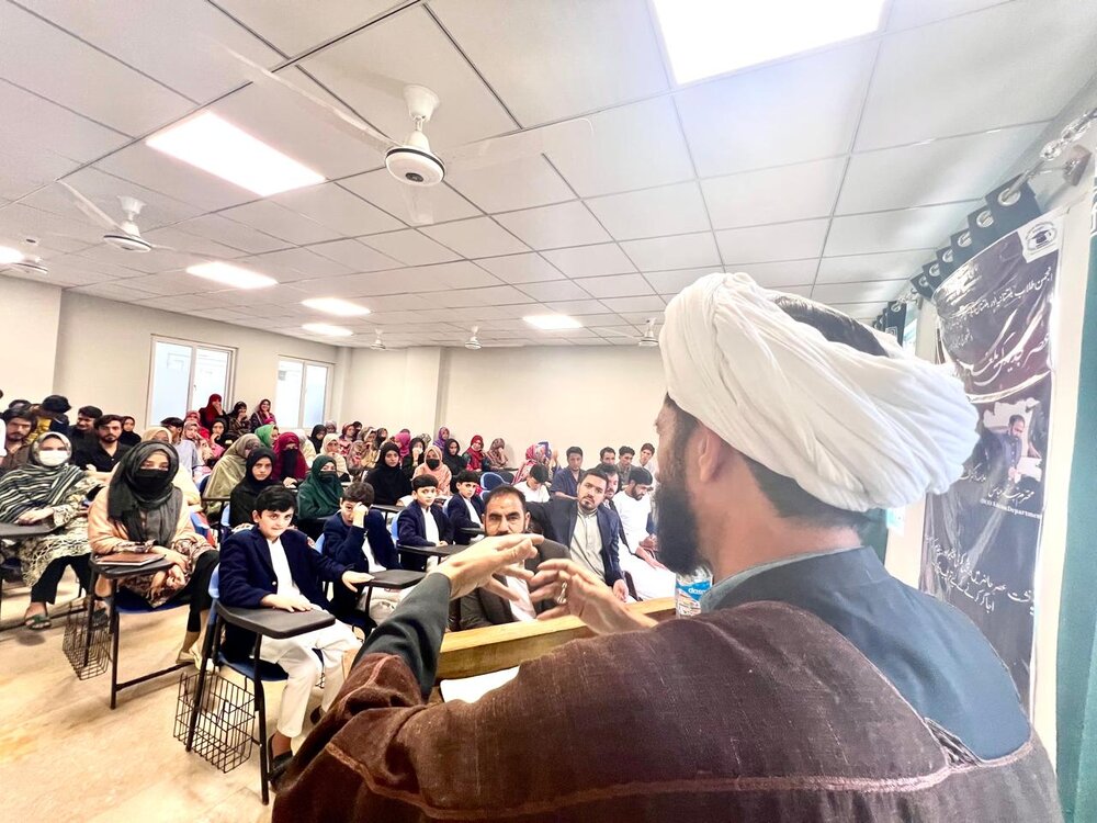 محقق پاکستانی: بازگشت به قرآن و پرورش نسل جوان آگاه، راه نجات امت اسلامی است