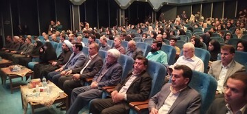 تصاویر/ برگزاری کنگره سراسری شعر عاشورا با عنوان حنجره های سرخ در الیگودرز