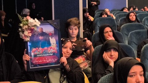 تصاویر برگزاری کنگره سراسری شعر عاشورا با عنوان حنجره های سرخ در الیگودرز