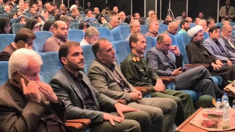 تصاویر برگزاری کنگره سراسری شعر عاشورا با عنوان حنجره های سرخ در الیگودرز