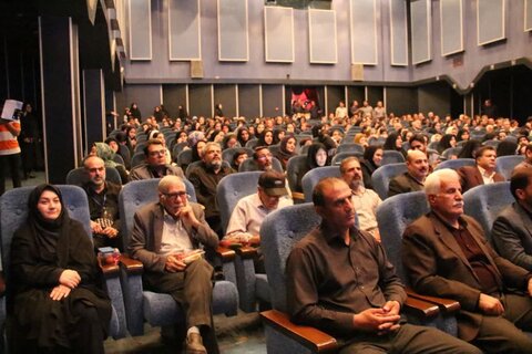 تصاویر برگزاری کنگره سراسری شعر عاشورا با عنوان حنجره های سرخ در الیگودرز