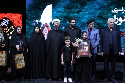 تصاویر برگزاری کنگره سراسری شعر عاشورا با عنوان حنجره های سرخ در الیگودرز