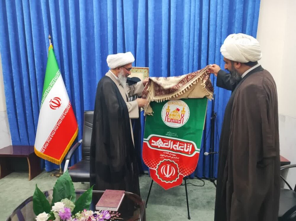 رونمایی از نشان و لوح تقدیر از خدّام مواکب بوشهر