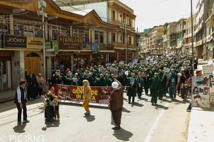 इमाम खुमैनी मेमोरियल ट्रस्ट कारगिल द्वारा गाज़ा के मज़लूमों के साथ एकजुटता जताने के लिए विशाल रैली का आयोजन