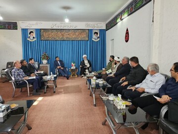 باید مراقب توطئه‌های شوم فرهنگی دشمنان باشیم