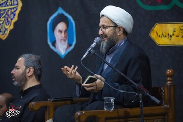 شاخصه بزرگ شدن از نگاه قرآن شکرگزاری در نعمت است