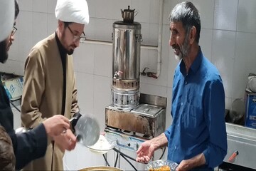 استقبال پرشور زائران از موکب مدرسه علمیه حضرت باقرالعلوم(ع) در سرپل‌ذهاب + عکس