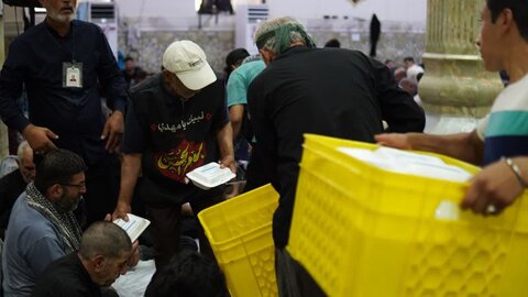 تصاویر / گوشه ای از خدمات موکب حضرت سیدالشهداء(ع) اوقاف استان قزوین در نجف اشرف