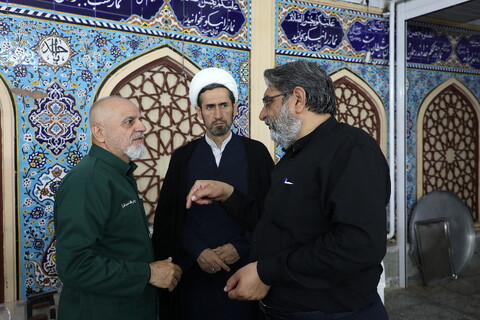 تصاویر/ پذیرایی خادمان حرم کریمه اهل بیت(ع) از زوار اربعین